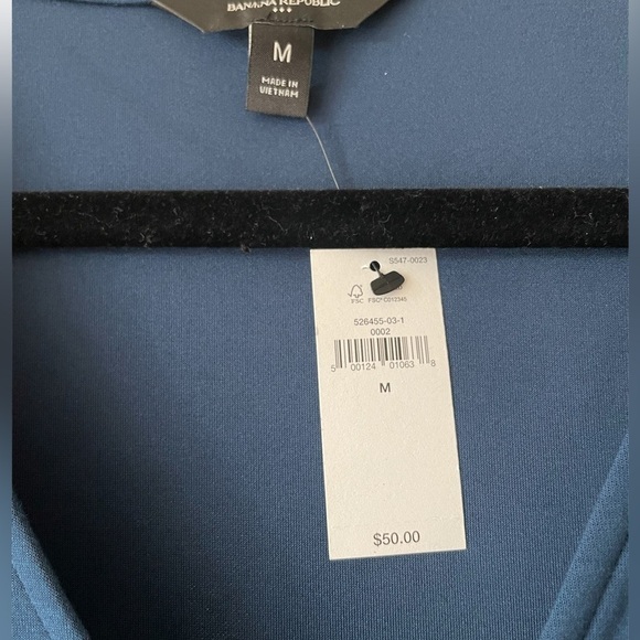Banana Republic Factory Blue Sleeveless Professional V Neck Top Medium NWT - Picture 2 of 4